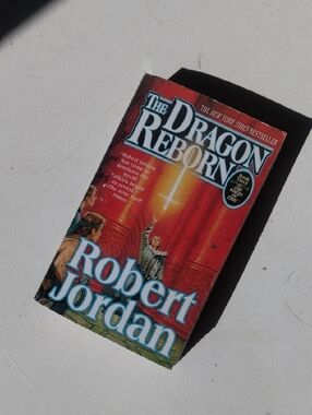 Robert Jordan The Dragon Reborn Paperback - Red Cover